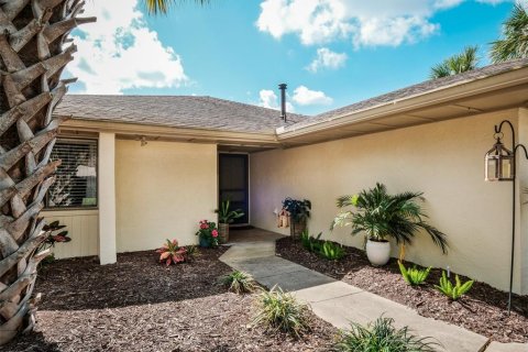House in New Smyrna Beach, Florida 2 bedrooms, 119.75 sq.m. № 1586521 - photo 7
