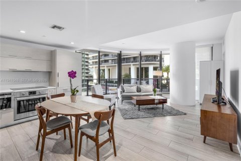 Condo in Miami, Florida, 2 bedrooms  № 1998098 - photo 10