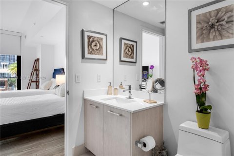 Condo in Miami, Florida, 2 bedrooms  № 1998098 - photo 23