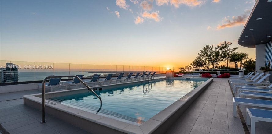 Condo in Miami, Florida, 2 bedrooms  № 1998098