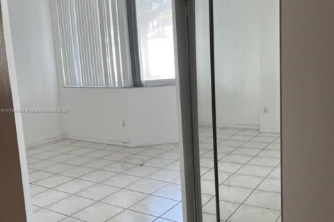 Condominio en venta en Sunny Isles Beach, Florida, 30.66 m2 № 1863984 - foto 9