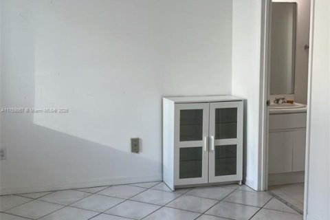 Condominio en venta en Sunny Isles Beach, Florida, 30.66 m2 № 1863984 - foto 6