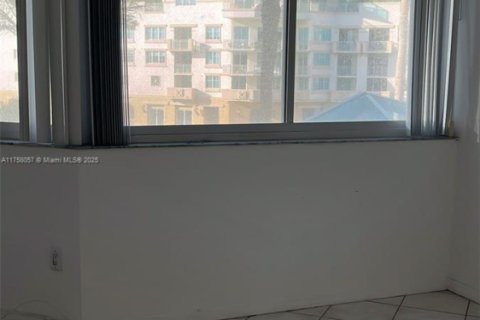 Condominio en venta en Sunny Isles Beach, Florida, 30.66 m2 № 1863984 - foto 7