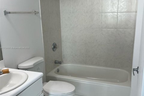 Condominio en venta en Sunny Isles Beach, Florida, 30.66 m2 № 1863984 - foto 3