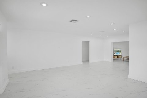 Villa ou maison à vendre à Hollywood, Floride: 3 chambres, 168.62 m2 № 2251361 - photo 27