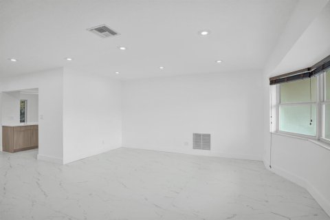 Villa ou maison à vendre à Hollywood, Floride: 3 chambres, 168.62 m2 № 2251361 - photo 25