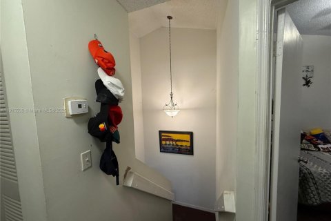 Condo in Miami, Florida, 3 bedrooms  № 1970584 - photo 12