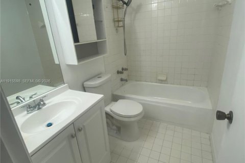 Снять в аренду кондоминиум в Майами, Флорида 3 спальни, 113.34м2, № 1970584 - фото 25