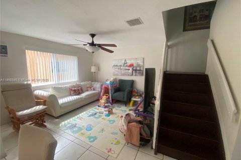 Condo in Miami, Florida, 3 bedrooms  № 1970584 - photo 11
