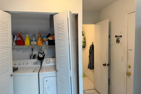 Condo in Miami, Florida, 3 bedrooms  № 1970584 - photo 7