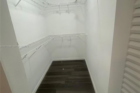 Снять в аренду кондоминиум в Майами, Флорида 3 спальни, 113.34м2, № 1970584 - фото 26