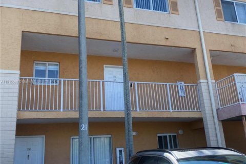 Condo in Miami, Florida, 3 bedrooms  № 1970584