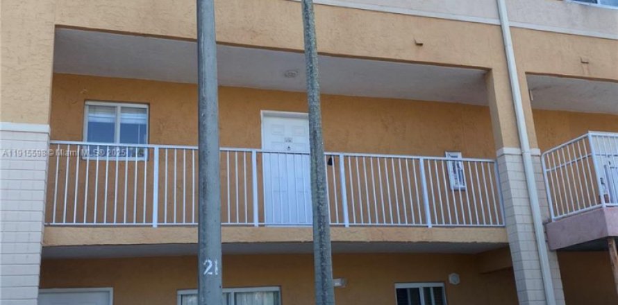 Condo in Miami, Florida, 3 bedrooms  № 1970584