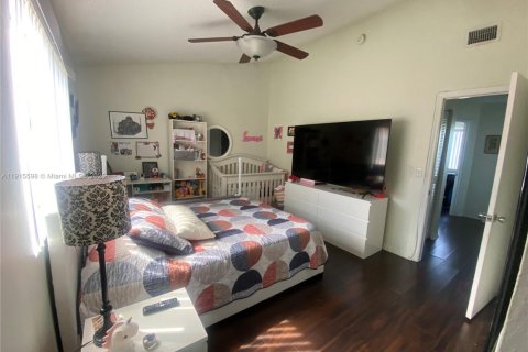 Condo in Miami, Florida, 3 bedrooms  № 1970584 - photo 19