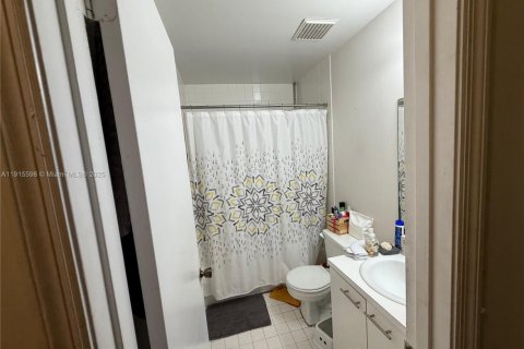 Condo in Miami, Florida, 3 bedrooms  № 1970584 - photo 14