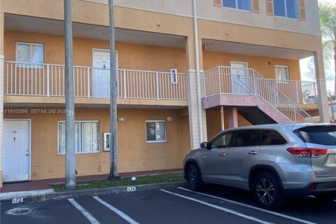 Снять в аренду кондоминиум в Майами, Флорида 3 спальни, 113.34м2, № 1970584 - фото 27