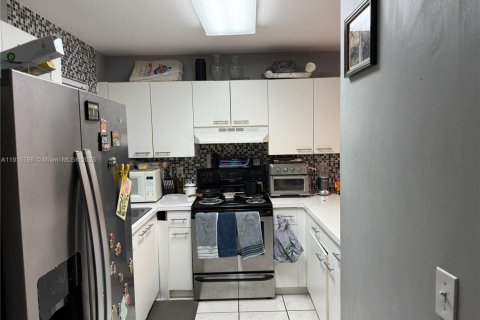 Condo in Miami, Florida, 3 bedrooms  № 1970584 - photo 2