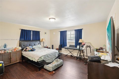 Commercial property in Coral Gables, Florida 305.09 sq.m. № 1741861 - photo 29