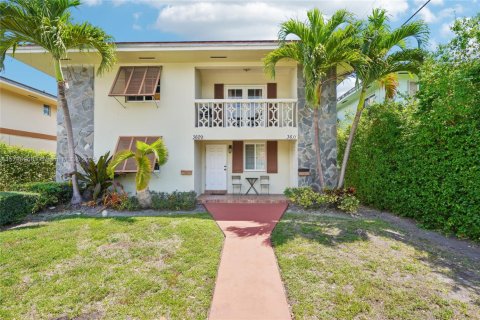 Commercial property in Coral Gables, Florida 305.09 sq.m. № 1741861 - photo 2