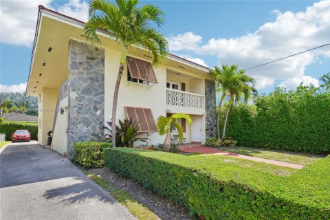 Commercial property in Coral Gables, Florida 305.09 sq.m. № 1741861 - photo 3
