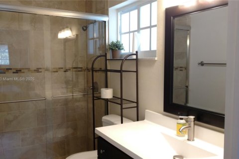 Commercial property in Coral Gables, Florida 305.09 sq.m. № 1741861 - photo 12