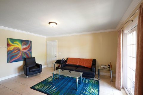 Commercial property in Coral Gables, Florida 305.09 sq.m. № 1741861 - photo 25