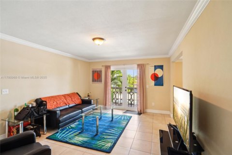 Commercial property in Coral Gables, Florida 305.09 sq.m. № 1741861 - photo 24