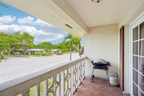 Commercial property in Coral Gables, Florida 305.09 sq.m. № 1741861 - photo 27