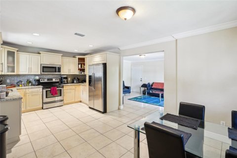 Commercial property in Coral Gables, Florida 305.09 sq.m. № 1741861 - photo 23