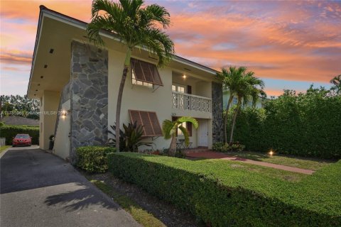 Commercial property in Coral Gables, Florida 305.09 sq.m. № 1741861 - photo 19