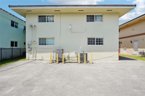 Commercial property in Coral Gables, Florida 305.09 sq.m. № 1741861 - photo 4