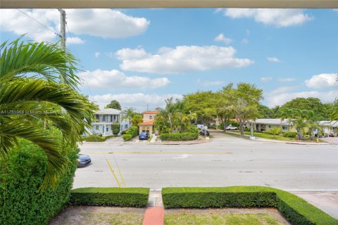Commercial property in Coral Gables, Florida 305.09 sq.m. № 1741861 - photo 28