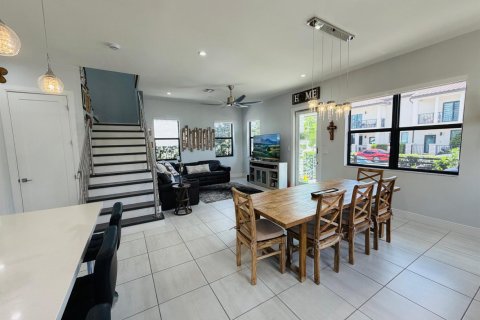 Casa en venta en Doral, Florida, 3 dormitorios, 200.11 m2 № 2078618 - foto 16