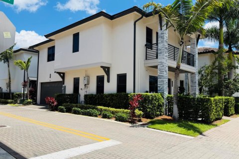 Casa en venta en Doral, Florida, 3 dormitorios, 200.11 m2 № 2078618 - foto 4