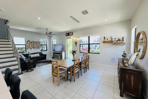 Casa en venta en Doral, Florida, 3 dormitorios, 200.11 m2 № 2078618 - foto 17