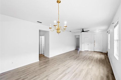 Villa ou maison à louer à Davenport, Floride: 4 chambres, 182.09 m2 № 2149926 - photo 5