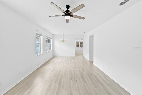 Villa ou maison à louer à Davenport, Floride: 4 chambres, 182.09 m2 № 2149926 - photo 3