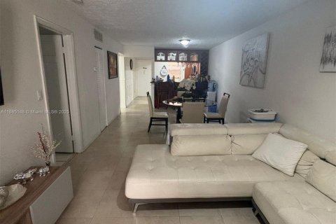 Condominio en venta en Hialeah, Florida, 2 dormitorios, 82.68 m2 № 1985407 - foto 2
