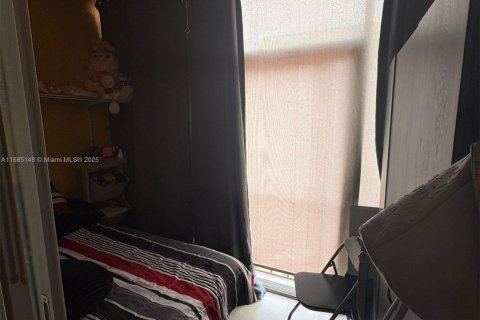 Condominio en venta en Hialeah, Florida, 2 dormitorios, 82.68 m2 № 1985407 - foto 12