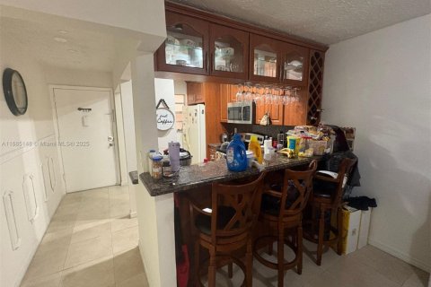 Condominio en venta en Hialeah, Florida, 2 dormitorios, 82.68 m2 № 1985407 - foto 3