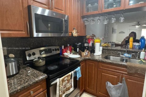 Condominio en venta en Hialeah, Florida, 2 dormitorios, 82.68 m2 № 1985407 - foto 5