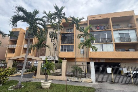 Condominio en venta en Hialeah, Florida, 2 dormitorios, 82.68 m2 № 1985407 - foto 13