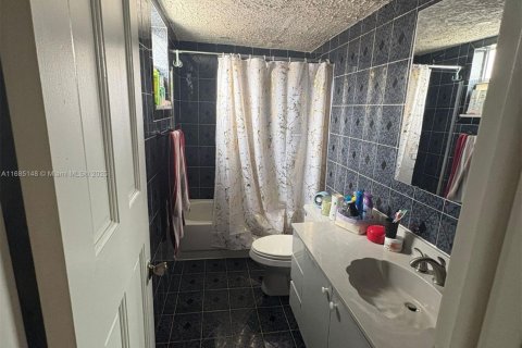 Condominio en venta en Hialeah, Florida, 2 dormitorios, 82.68 m2 № 1985407 - foto 10