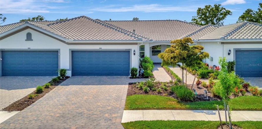 House in Englewood, Florida 2 bedrooms, 134.52 sq.m. № 1677701