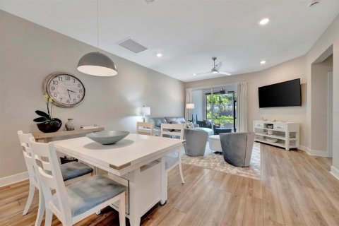 House in Englewood, Florida 2 bedrooms, 134.52 sq.m. № 1677701 - photo 10