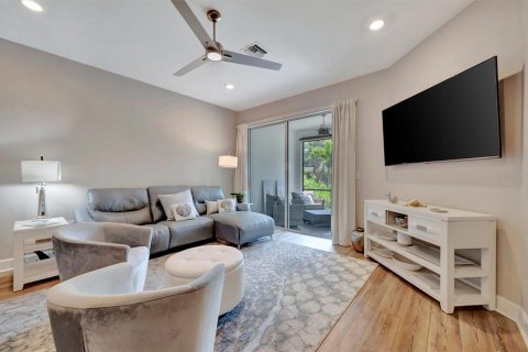 House in Englewood, Florida 2 bedrooms, 134.52 sq.m. № 1677701 - photo 13