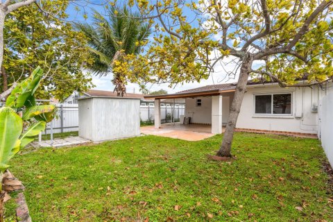 Снять в аренду виллу или дом в Майами, Флорида 2 спальни, 102.19м2, № 2065293 - фото 28