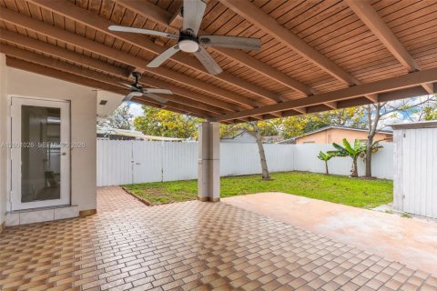 Снять в аренду виллу или дом в Майами, Флорида 2 спальни, 102.19м2, № 2065293 - фото 25