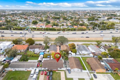 Снять в аренду виллу или дом в Майами, Флорида 2 спальни, 102.19м2, № 2065293 - фото 5