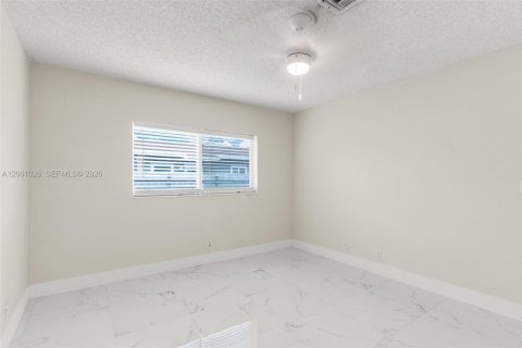 Снять в аренду виллу или дом в Майами, Флорида 2 спальни, 102.19м2, № 2065293 - фото 22